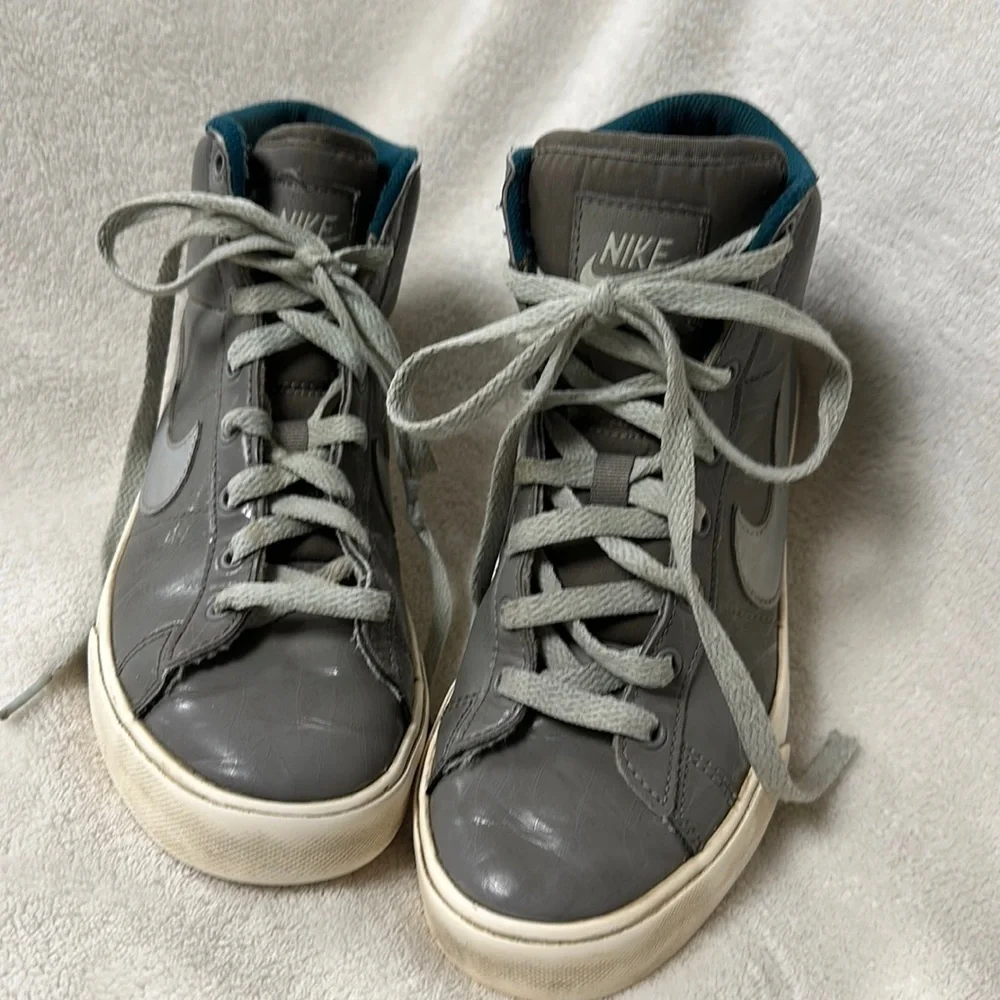 Nike Women's Sweet Classic High Top  Leather, US 6.5, Gray with blue/teal